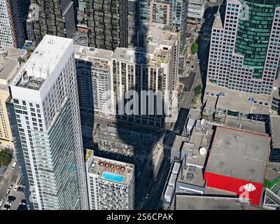 Toronto Kanada / Toronto City View aus der Vogelperspektive vom CN Tower mit Blick nach Norden über Downtown Toronto. Stockfoto