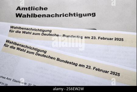 Amtliche Wahlmitteilung zur Bundestagswahl am 23. Februar 2025 in der Bundesrepublik Deutschland, Schreiben, Dokumente, Wahldokument Stockfoto