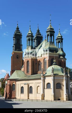 Barocke Kirche mit grünen Kupferdächern und mehreren Türmen, architektonisch bedeutend, Kathedrale, Kathedrale Basilika St. Peter und St. Paul der apos Stockfoto