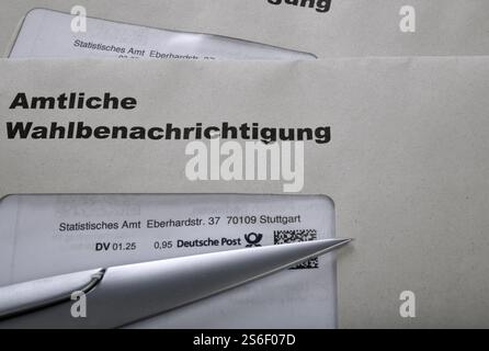 Amtliche Wahlmitteilung zur Bundestagswahl am 23. Februar 2025 in der Bundesrepublik Deutschland, Schreiben, Dokumente, Wahldokument Stockfoto