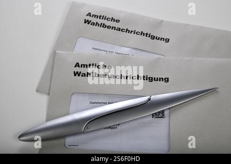 Amtliche Wahlmitteilung zur Bundestagswahl am 23. Februar 2025 in der Bundesrepublik Deutschland, Schreiben, Dokumente, Wahldokument Stockfoto