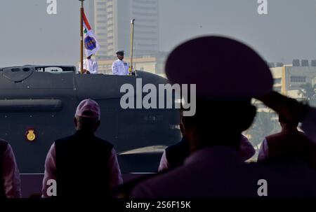Mumbai, Indien. Januar 2025. MUMBAI, INDIEN – 15. JANUAR: INS Vaghsheer wurde am 15. Januar 2025 in der indischen Marine am Marinestandort Mumbai in Betrieb genommen. (Foto: Anshuman Poyrekar/Hindustan Times/SIPA USA) Credit: SIPA USA/Alamy Live News Stockfoto