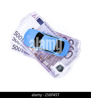 Ein Symbol für das Auto mit 500 Euro-Banknoten Stockfoto