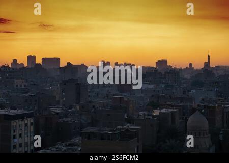 Ein Bild von Kairo Stadt Ägypten mit Sonnenuntergang Himmel Stockfoto