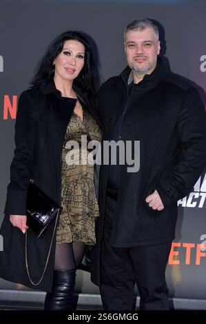 Imad Mardnli mit Ehefrau Samia Mardnli beim Screening des Netflix Films 'Back in Action' im Zoo Palast. Berlin, 15.01.2025 Stockfoto