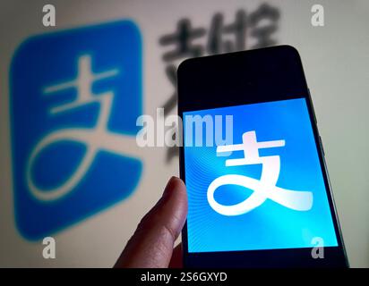 SUQIAN, CHINA - 17. JANUAR 2025 - das LOGO von Alipay wird auf einem Smartphone in Suqian, Provinz Jiangsu, China, am 17. Januar 2025 angezeigt. Stockfoto