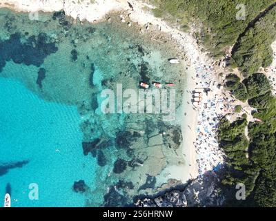 Porto Timoni Strand auf Korfu, ein Doppelstrand und kristallklares Wasser auf Korfu Insel, Griechenland Stockfoto
