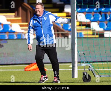 Trainer Roar Hansen während des Trainings Åtvidabergs FF in der Arena Kopparvallen, Åtvidaberg, Schweden. Stockfoto