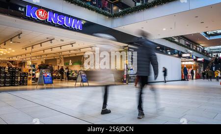 Das Konsum in der Centrum Galerie schließt bald. Format 16:9. , Honorarfrei für Produkte von Sächsische.de und Sächsischer Zeitung *** Konsum in der Centrum Galerie wird demnächst das Format 16 9 schließen, kostenlos für Produkte der Sächsischen de und der Sächsischen Zeitung Stockfoto