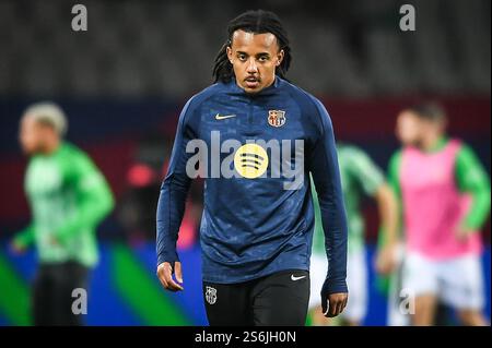 Barcelona, Spanien, Spanien. Januar 2025. Jules KOUNDE aus Barcelona während des Copa del Rey-Spiels zwischen dem FC Barcelona und Real Betis Balompie bei Estadi Olimpic Lluis Companys am 15. Januar 2025 in Barcelona. (Kreditbild: © Matthieu Mirville/ZUMA Press Wire) NUR REDAKTIONELLE VERWENDUNG! Nicht für kommerzielle ZWECKE! Stockfoto