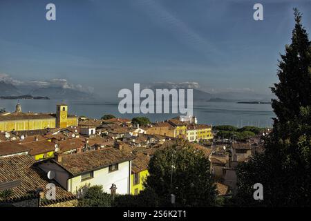 Blick vom Schloss Desenzano del Garda, Brescia, Lombardei, Italien Stockfoto
