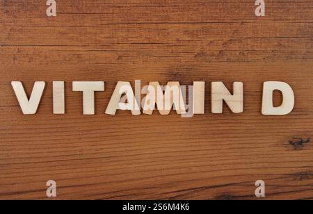 Begriff aus Holzbuchstaben auf altem dunklem Holz Stockfoto