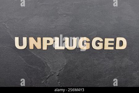 Begriff aus Holzbuchstaben auf Schieferplatte Stockfoto