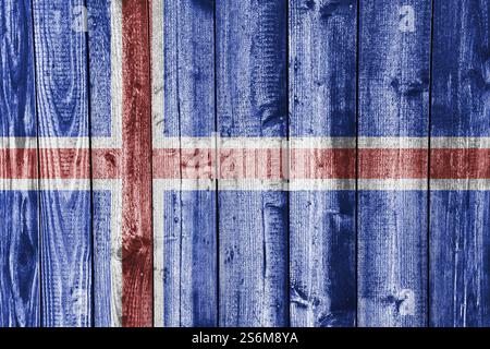 Flagge auf verwittertem Holz Stockfoto