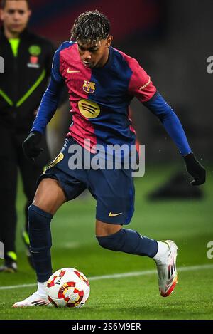 Barcelona, Espagne. Januar 2025. Lamine YAMAL von Barcelona während des spanischen Pokals, Copa del Rey, Achtelfinale des FC Barcelona gegen Real Betis am 15. Januar 2025 bei Estadi Olimpic Lluis Companys in Barcelona, Spanien - Foto Matthieu Mirville (Sergio Ros)/DPPI Credit: DPPI Media/Alamy Live News Stockfoto