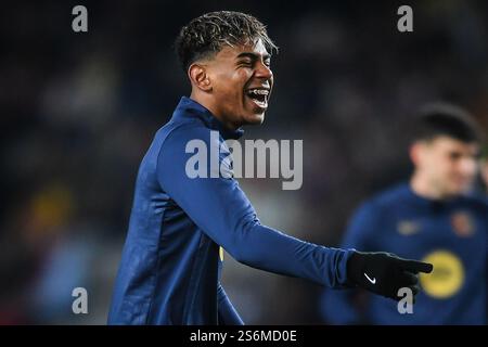 Barcelona, Spanien, Spanien. Januar 2025. Lamine YAMAL von Barcelona während des Copa del Rey-Spiels zwischen dem FC Barcelona und Real Betis Balompie bei Estadi Olimpic Lluis Companys am 15. Januar 2025 in Barcelona. (Kreditbild: © Matthieu Mirville/ZUMA Press Wire) NUR REDAKTIONELLE VERWENDUNG! Nicht für kommerzielle ZWECKE! Stockfoto