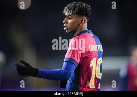 Barcelona, Spanien, Spanien. Januar 2025. Lamine YAMAL von Barcelona während des Copa del Rey-Spiels zwischen dem FC Barcelona und Real Betis Balompie bei Estadi Olimpic Lluis Companys am 15. Januar 2025 in Barcelona. (Kreditbild: © Matthieu Mirville/ZUMA Press Wire) NUR REDAKTIONELLE VERWENDUNG! Nicht für kommerzielle ZWECKE! Stockfoto