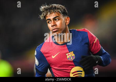 Barcelona, Spanien, Spanien. Januar 2025. Lamine YAMAL von Barcelona während des Copa del Rey-Spiels zwischen dem FC Barcelona und Real Betis Balompie bei Estadi Olimpic Lluis Companys am 15. Januar 2025 in Barcelona. (Kreditbild: © Matthieu Mirville/ZUMA Press Wire) NUR REDAKTIONELLE VERWENDUNG! Nicht für kommerzielle ZWECKE! Stockfoto
