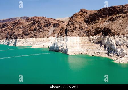 Wasser des Colorado River im Hoover Dam Reservoir Stockfoto