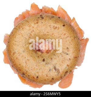 Bagel Roll Sandwich zum Frühstück mit Lachsfisch, Käse von oben auf weißem Hintergrund Stockfoto