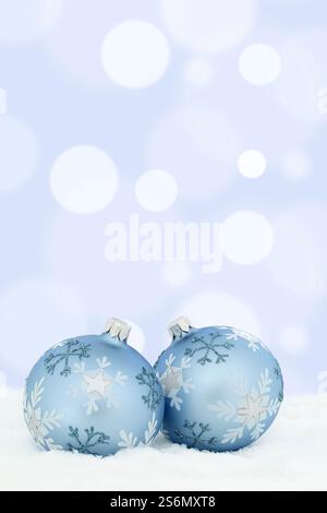 Weihnachtskarte Weihnachtskarte Weihnachtsdekoration blaue Weihnachtskugeln Kugeln Dekoration Stockfoto