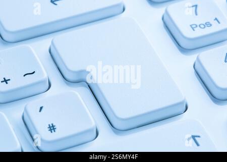 Leerer Schlüssel Text Freier Speicherplatz Copyspace Nachricht Kommunikation Internet-Symbol blaue Computertastatur Stockfoto