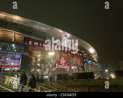 Das Emirates Stadium at Night, Heimstadion des Arsenal Football Club in London, Großbritannien Stockfoto