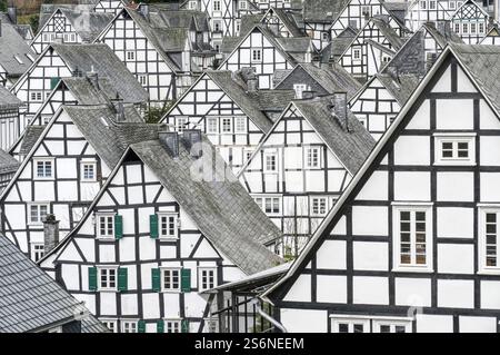 Historische Fachwerkfassaden in der Altstadt von Freudenberg Stockfoto