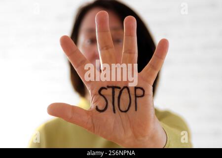 Hör auf, eine Frau sagt nein Stockfoto