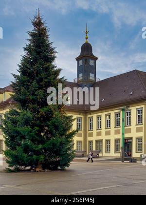 Weihnachtsbaum auf dem Rathausplatz in Göppingen, Baden-Württemberg, Deutschland, Europa Stockfoto