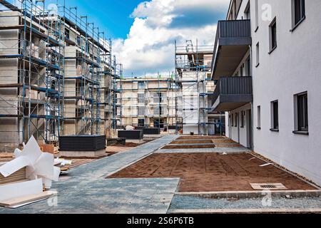 Wohnbau eines mehrstöckigen Gebäudes in Deutschland Stockfoto
