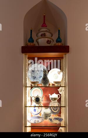 Porzellangeschirr, Bait al Zubair, Museum, ehemaliges Herrenhaus der Familie Zubair, Maskat, Oman, Arabische Halbinsel, Naher Osten, Asien Stockfoto