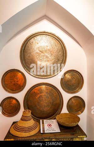 Kupferplatte, Bait al Zubair, Museum, ehemaliges Herrenhaus der Familie Zubair, Maskat, Oman, Arabische Halbinsel, Naher Osten, Asien Stockfoto
