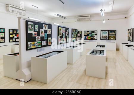 Briefmarkensammlung, Bait al Zubair, Museum, ehemaliges Herrenhaus der Familie Zubair, Maskat, Oman, Arabische Halbinsel, Naher Osten, Asien Stockfoto