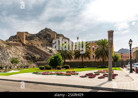 Stadtmauer mit Wachtürmen, Al-Alam-Palast, Maskat, Maskat, Oman, Arabische Halbinsel, Naher Osten, Asien Stockfoto