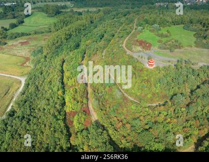 Blick auf die Radbod-Verstreichungsspitze mit dem Wahrzeichen Haldenzeichen im Lippepark Hamm, Hamm, Bockum-Hövel, Ruhrgebiet, Nordrhein-Westfalen, Deutschland Stockfoto
