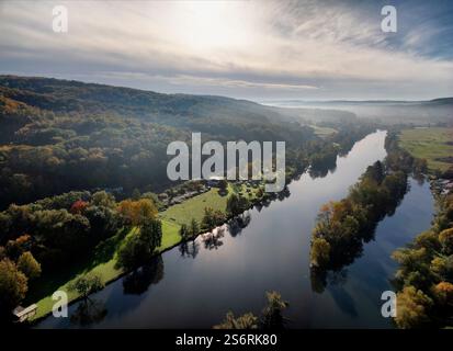 Blick auf das Ruhrgebiet bei Witten im herbstlichen Morgenlicht, Witten, Ruhrgebiet, Nordrhein-Westfalen, Deutschland Stockfoto