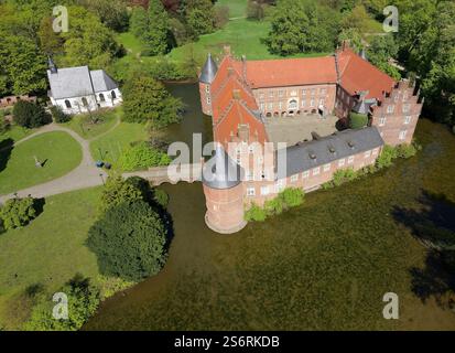 Wasserburg Herten im Frühjahr, Herten, Ruhrgebiet, Nordrhein-Westfalen Stockfoto