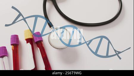 Abbildung des dna-Strangs über Fläschchen und Stethoskop auf weißem Hintergrund Stockfoto