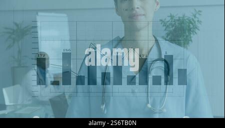 Medizinische Datendiagramme Bild über lächelndem medizinischem Fachpersonal im Krankenhaus Stockfoto