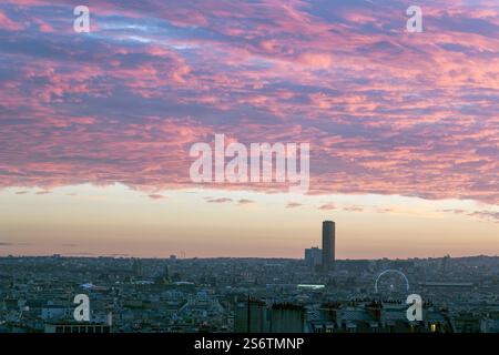 Frankreich, Paris, 75, 18. Arrondissement, Panorama vom Butte Montmartre bei Sonnenuntergang, Dezember 2023. Stockfoto