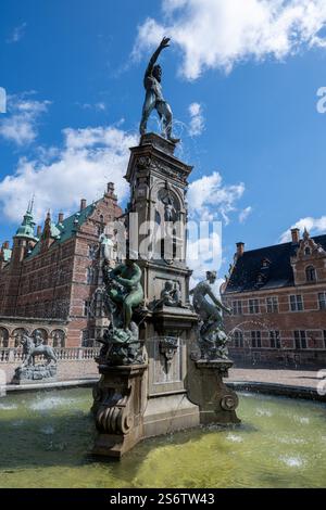 Frederiksborg Palace ist ein Palast in Hillerod in Dänemark. Es wurde als königliche Residenz für König Christian IV. Erbaut und ist heute ein Museum der Nationalgeschichte Stockfoto