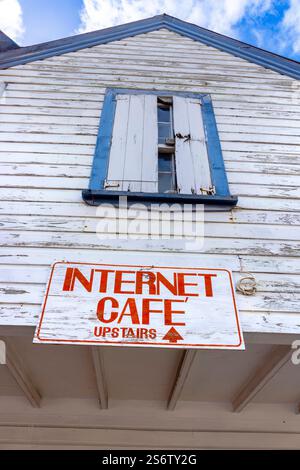 Antigua und Barbuda, Westindien, Antigua Island, Internetcafé im Zentrum von St. John's.. Stockfoto