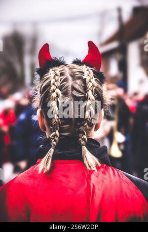 Belgien, Wallonien, Provinz Hennegau, Beloeil. Basecles Karneval. Die Teufel von Basecles. Karnevalsgruppe Stockfoto