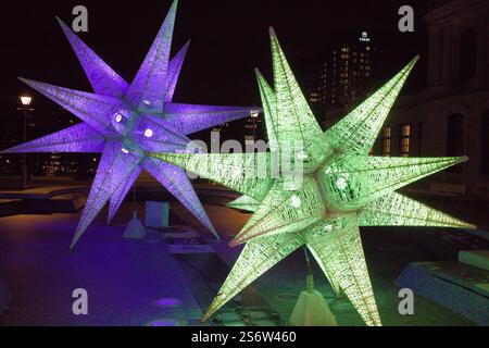 Kanada, Montreal, Place Vauquelin, Weihnachtsdekoration Stockfoto