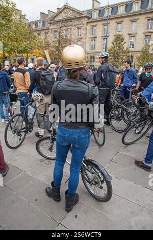 Frankreich, Paris, Place de la Republique, 10. Arrondissement, Zusammenkunft von Radfahrern zu Ehren von Paul Varry, Mitglied des Vereins Paris en selle, Stockfoto