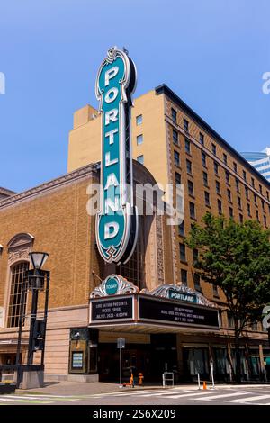 PORTLAND, OREGON - 4. JULI 2023: Historisches Theater in Portland - Arlene Schnitzer Concert Hall. Stockfoto