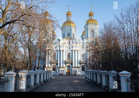 SANKT PETERSBURG, RUSSLAND - 4. DEZEMBER 2024: Blick auf die alte St. Nikolaus Marinekathedrale an einem Dezembertag Stockfoto