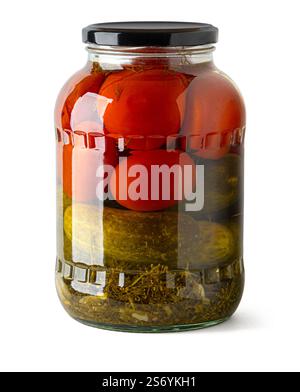 Ein Glas mit Gurken und Tomaten aus der Dose. Natürliches Gemüse in Dosen in einem Glas isoliert auf weißem Hintergrund Stockfoto