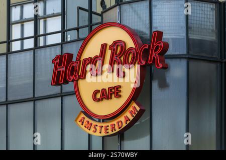 Hard Rock Cafe Amsterdam Neonschild-Logo. Amsterdam Niederlande. 27. März 2023. Stockfoto